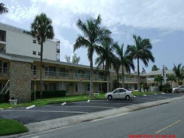 Beautiful ! Bedroom & 1 BATH, Two Blocks From Beach , Open Floor Plan ,Heated Pool, COMMUNITY BBQ. CLOSE TO SHOPPING, GOLF, DINING, THIS IS NOT A 55 COMMUNITY,