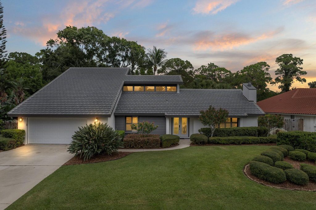 Photo of 902 Elyse Circle, Port Saint Lucie, FL 34952 (MLS # R11004057)