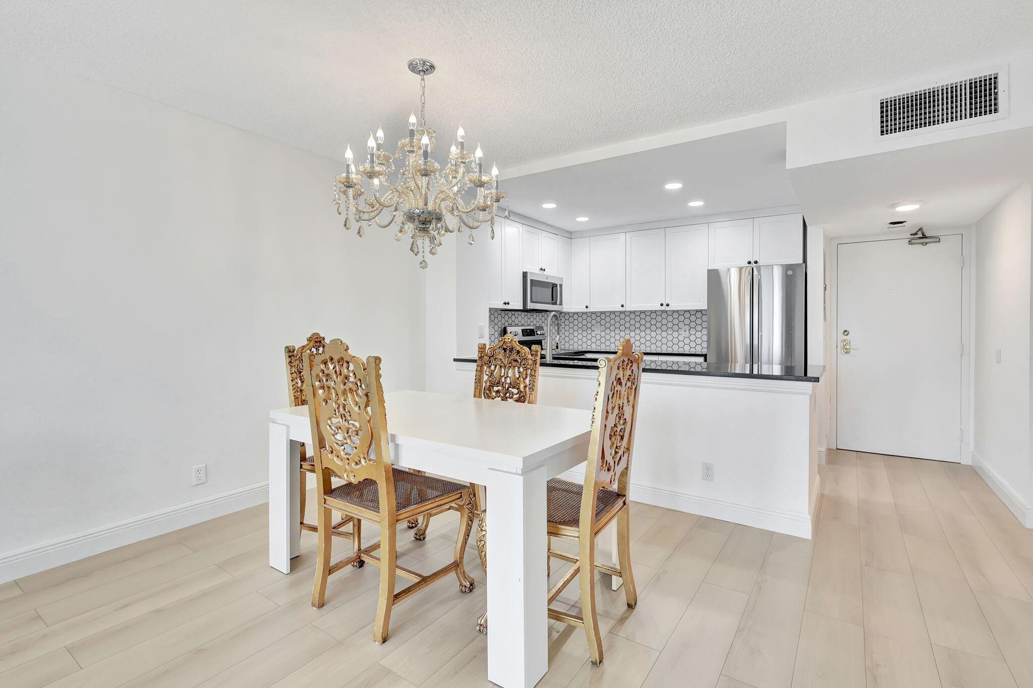 LE CHATEAU ROYAL CONDO - Residential