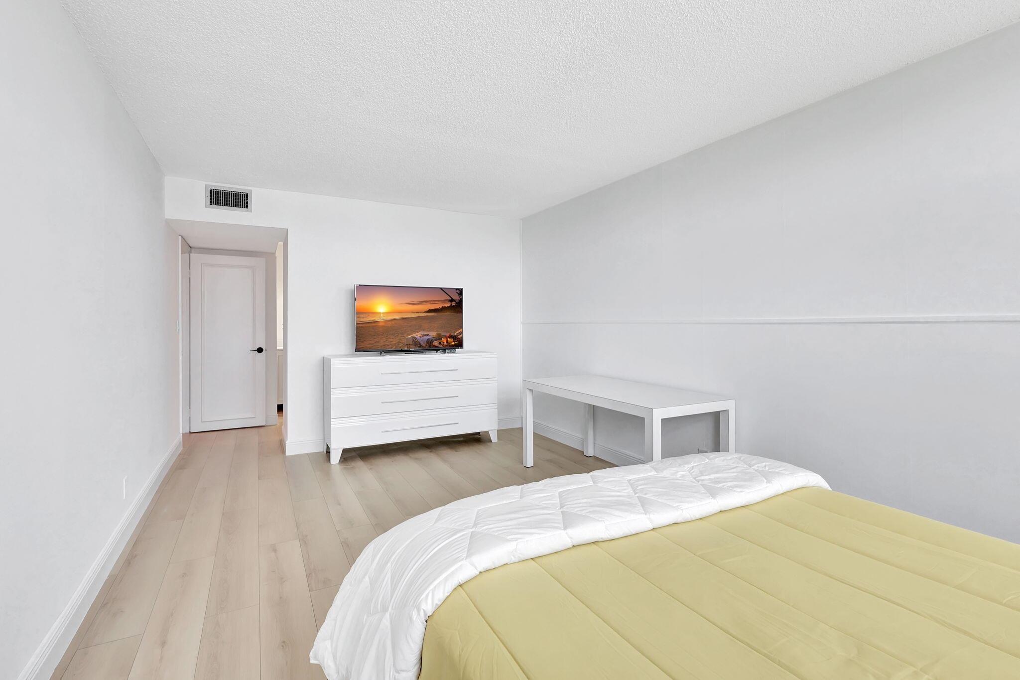LE CHATEAU ROYAL CONDO - Residential
