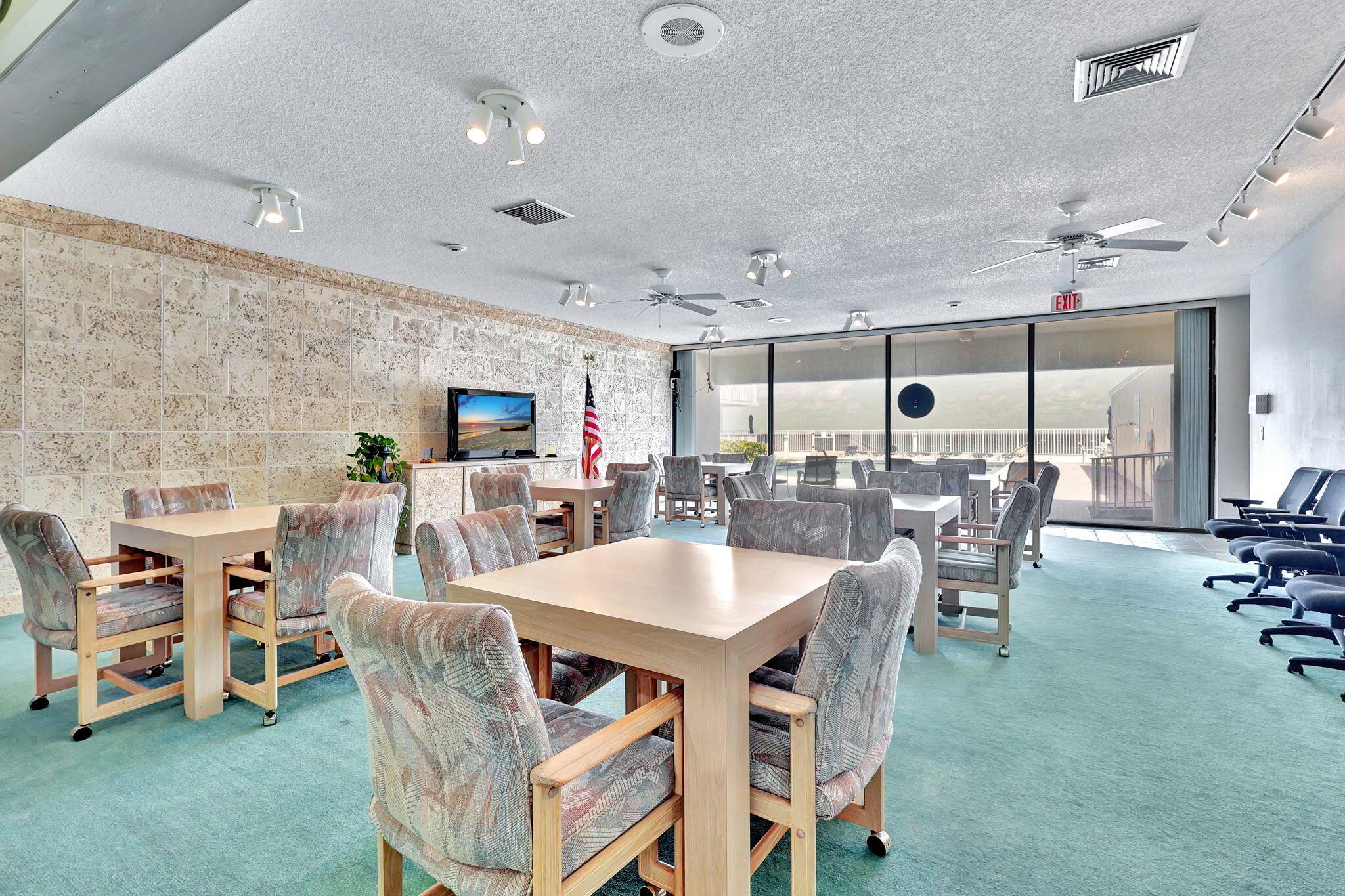 LE CHATEAU ROYAL CONDO - Residential