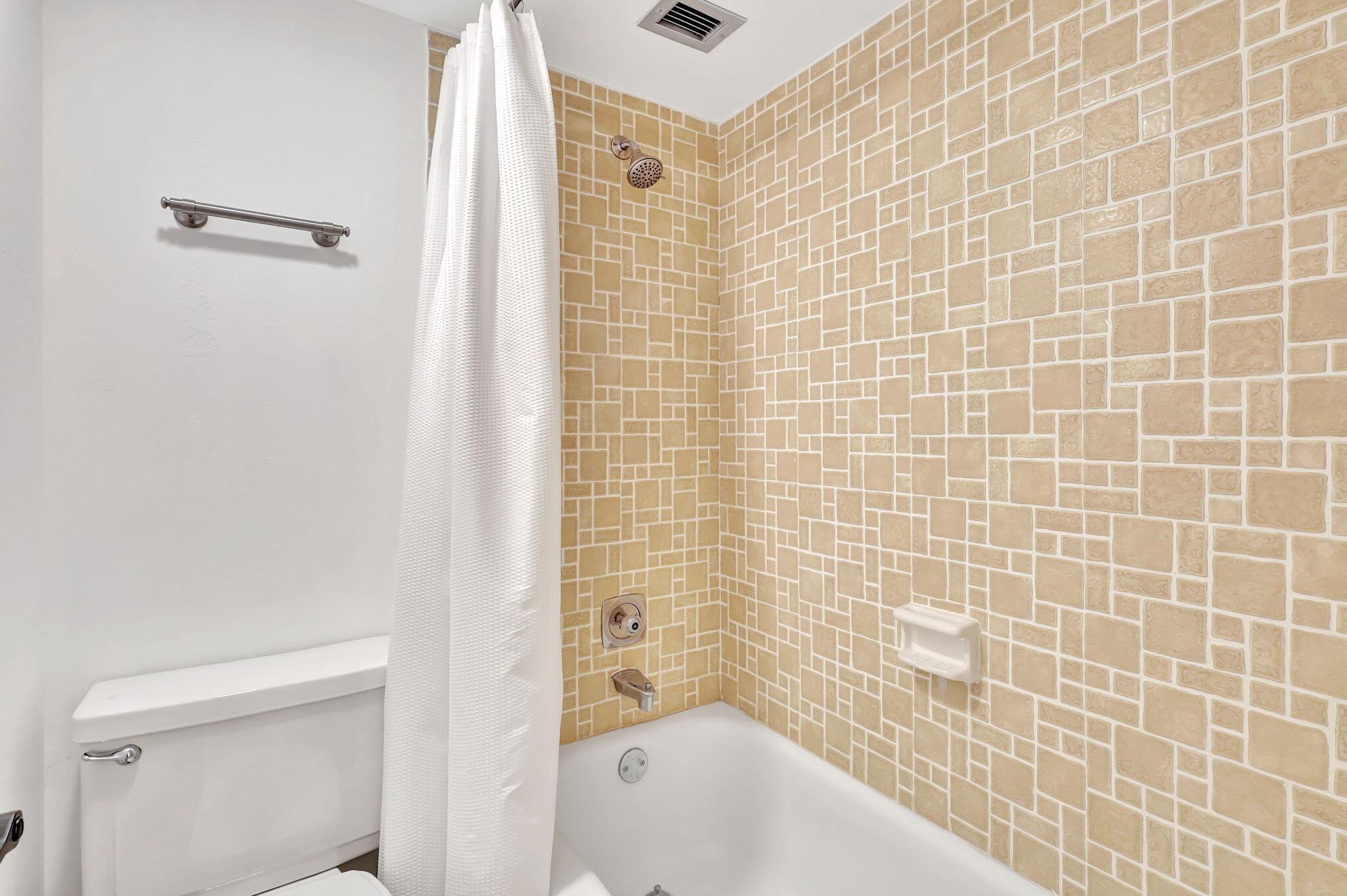 LE CHATEAU ROYAL CONDO - Residential