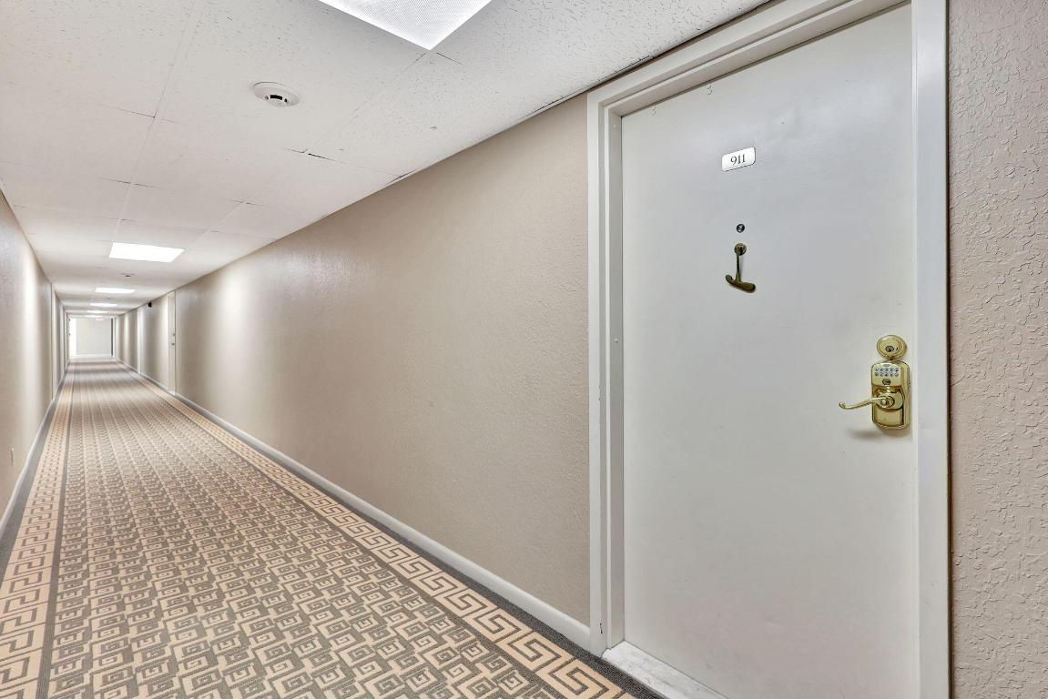 LE CHATEAU ROYAL CONDO - Residential