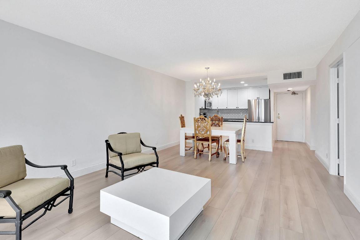 LE CHATEAU ROYAL CONDO - Residential