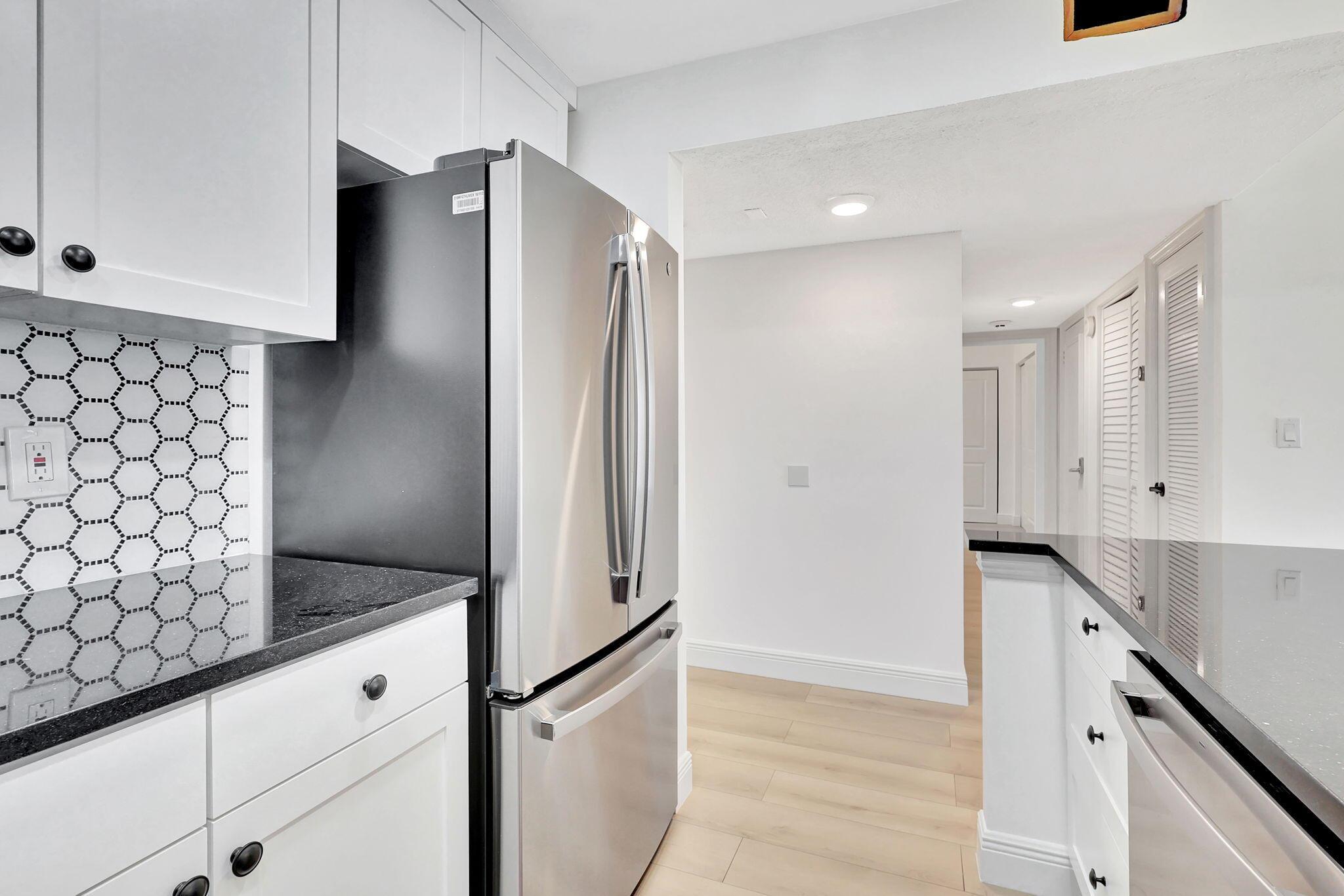 LE CHATEAU ROYAL CONDO - Residential