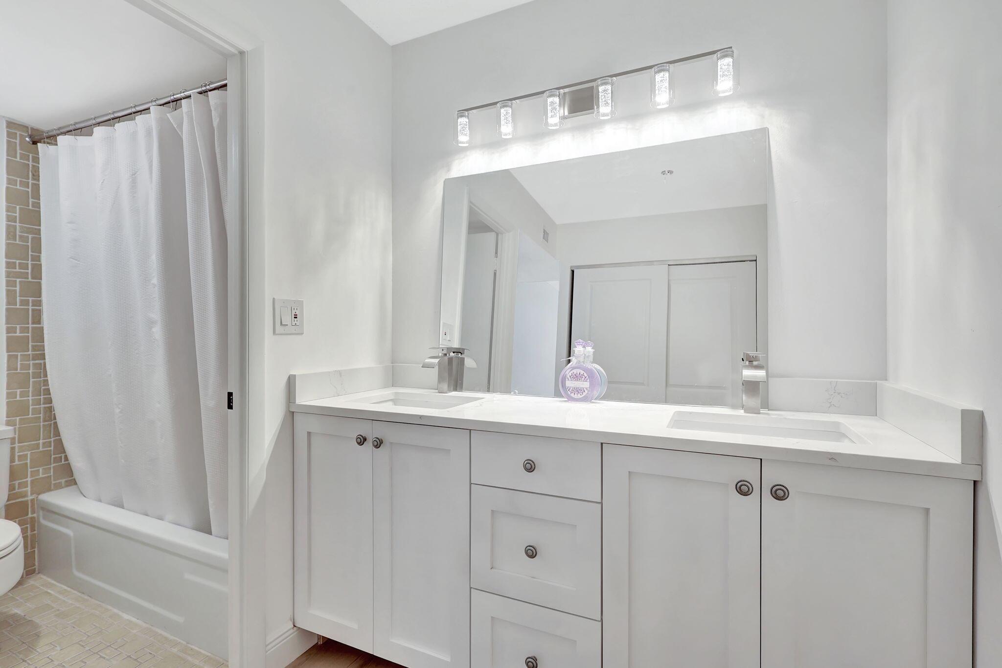 LE CHATEAU ROYAL CONDO - Residential