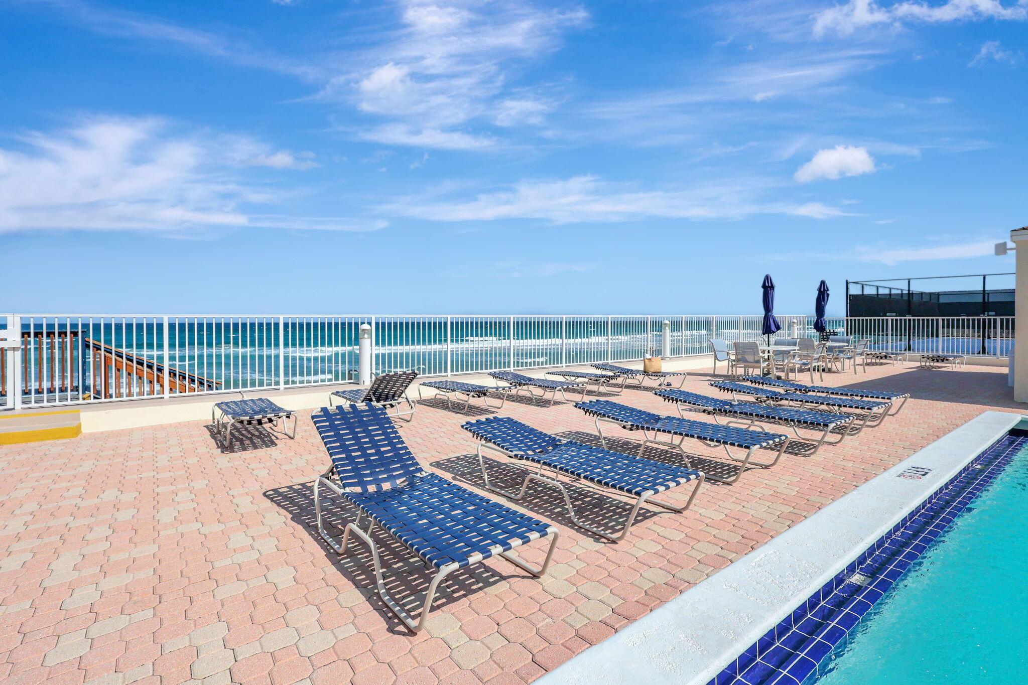 LE CHATEAU ROYAL CONDO - Residential