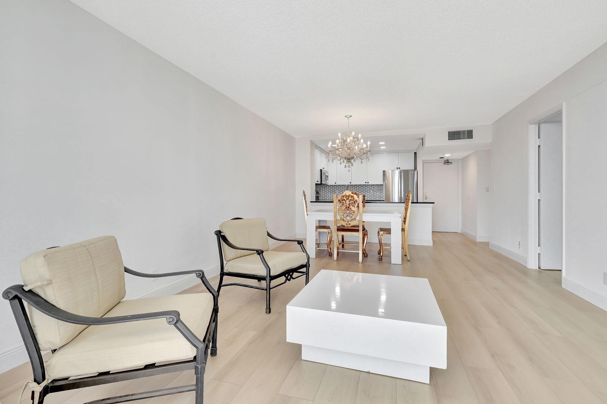 LE CHATEAU ROYAL CONDO - Residential