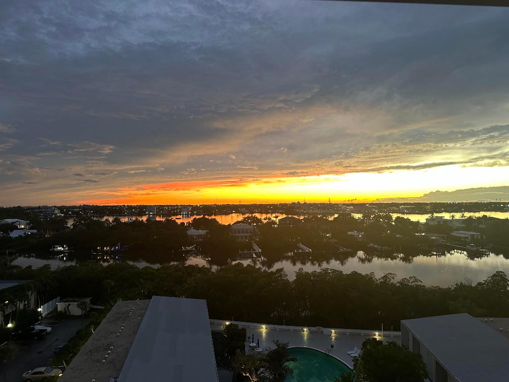 LE CHATEAU ROYAL CONDO - Residential