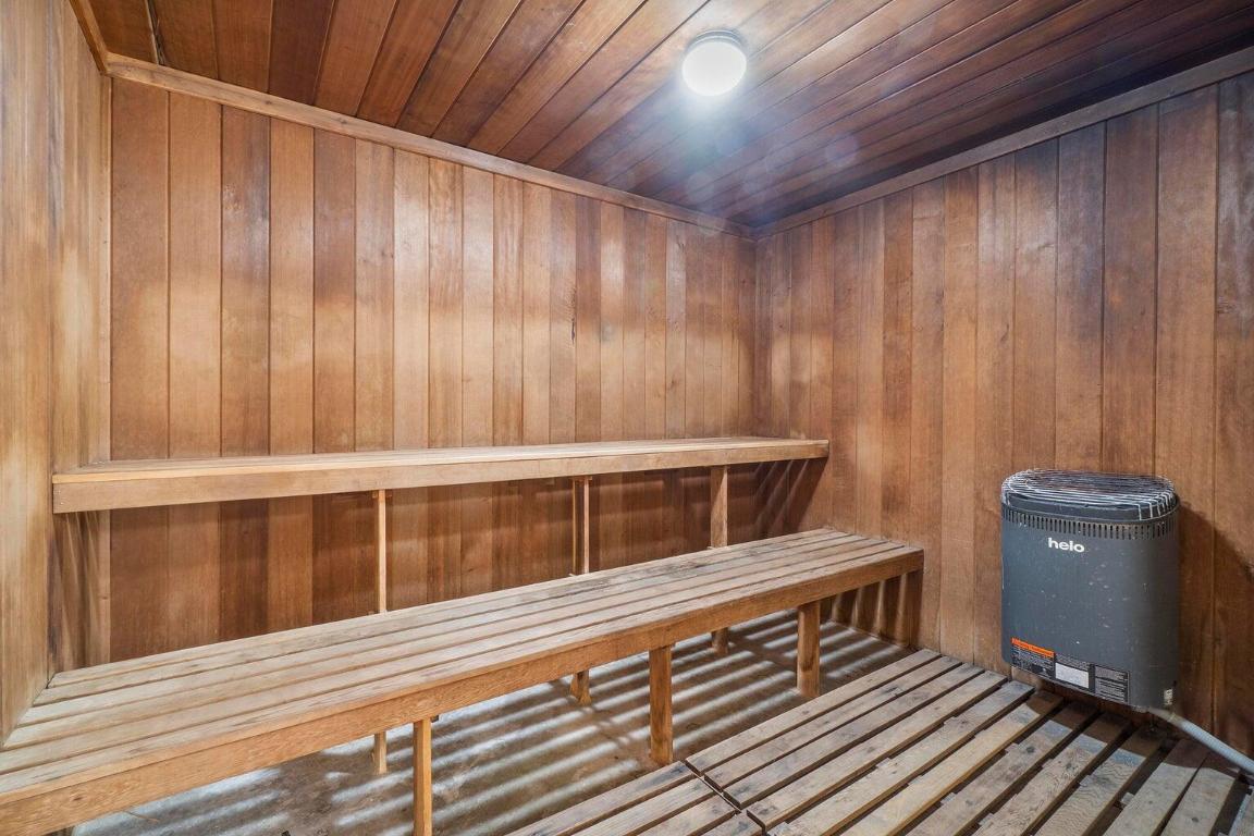 LE CHATEAU ROYAL CONDO - Residential