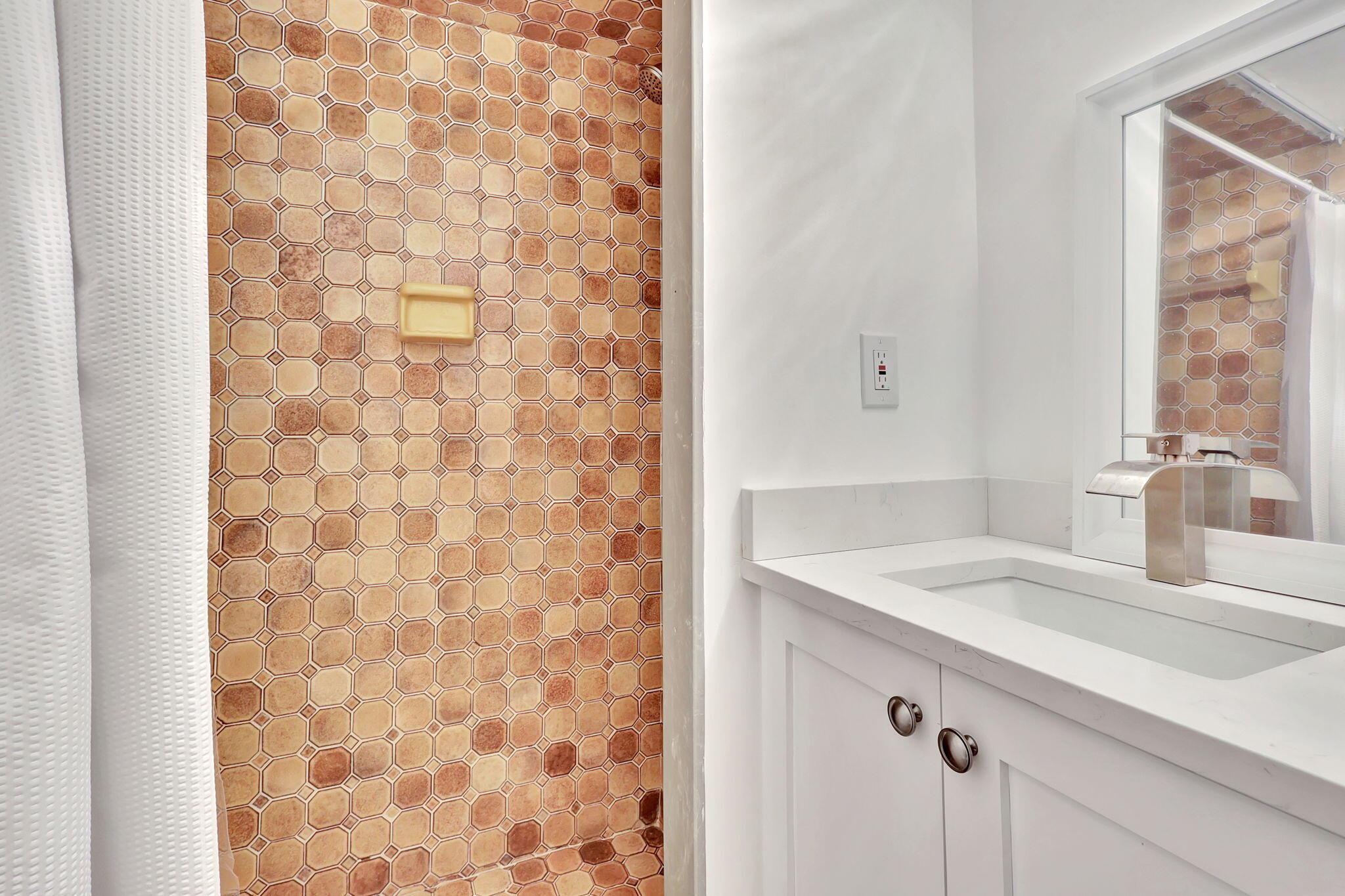 LE CHATEAU ROYAL CONDO - Residential