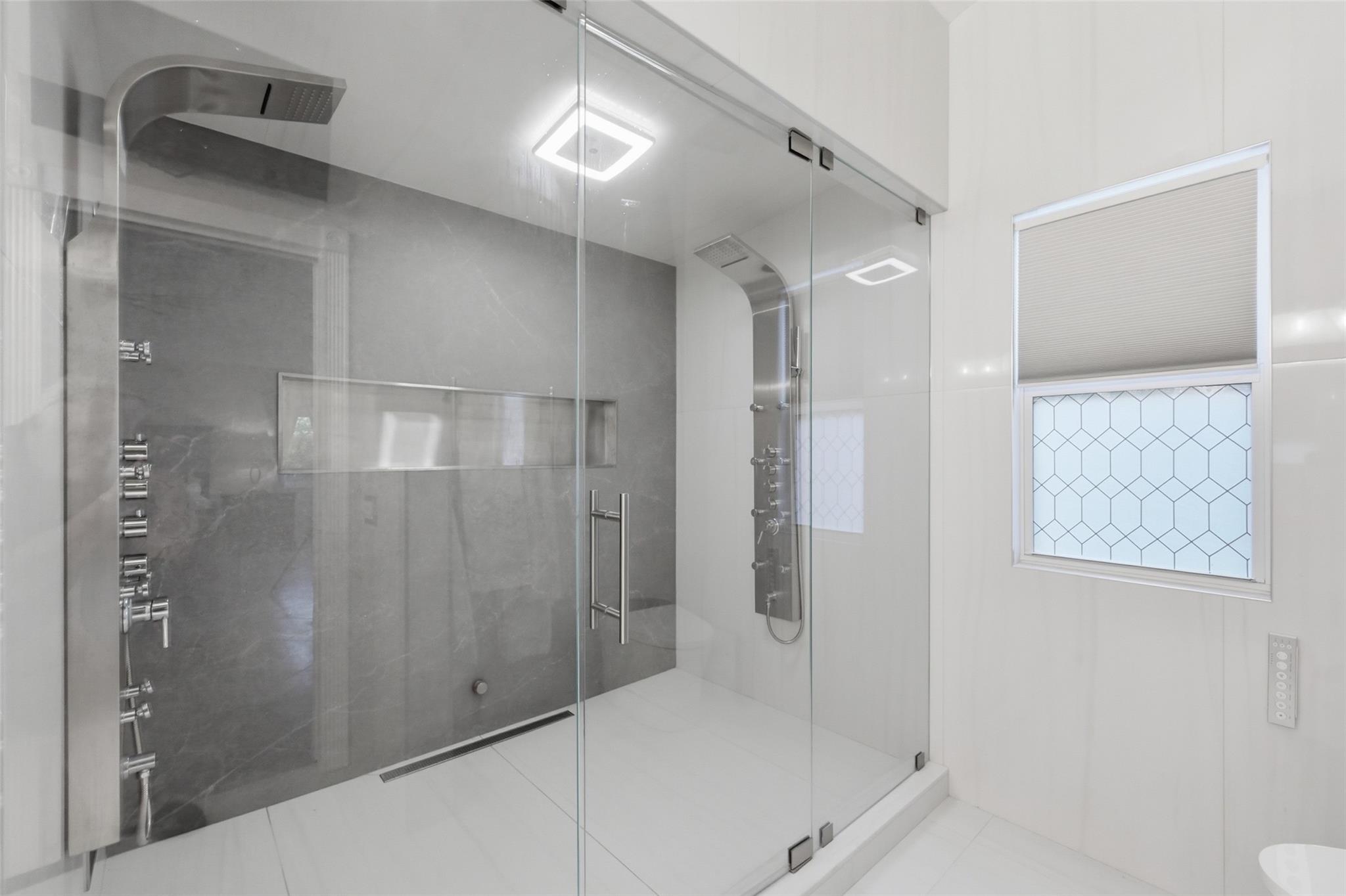 NORTH SPRINGS - Residential