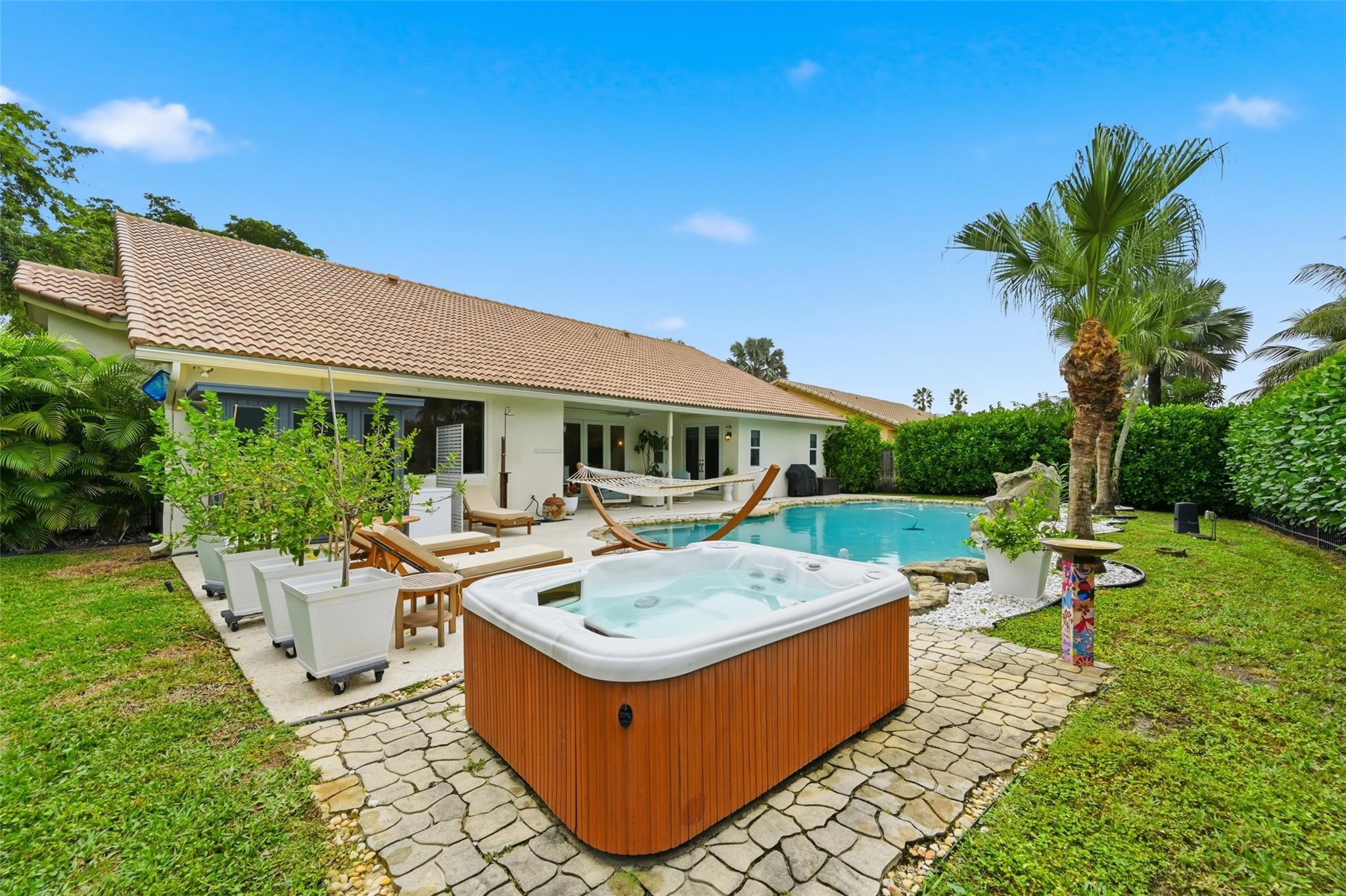 NORTH SPRINGS - Residential