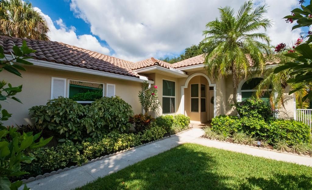 Photo of 209 E Tall Oaks Circle, Palm Beach Gardens, FL 33410 (MLS # R10810213)