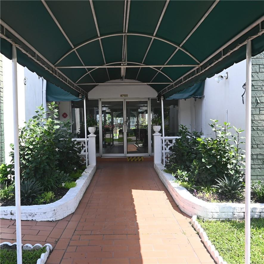 Castle Apartments - Residential