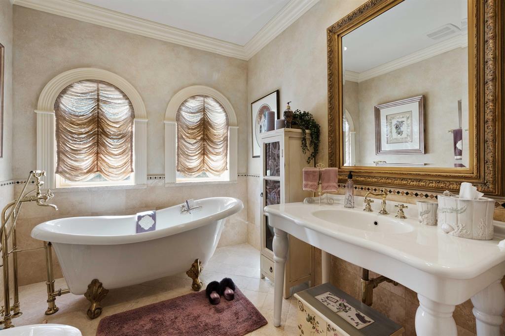 ADMIRALS COVE - Residential