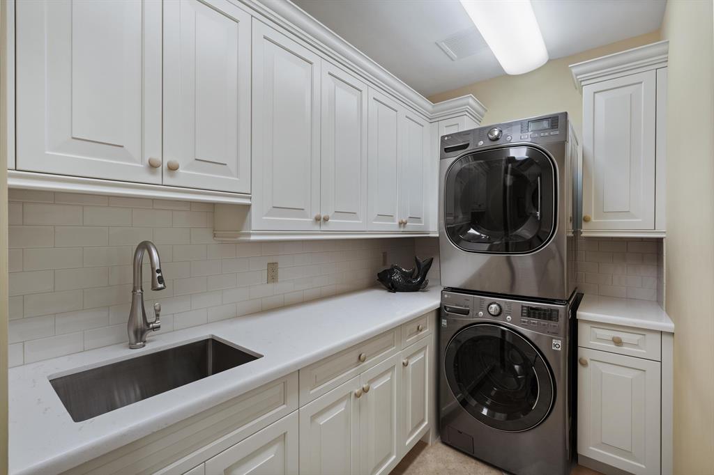 ADMIRALS COVE - Residential