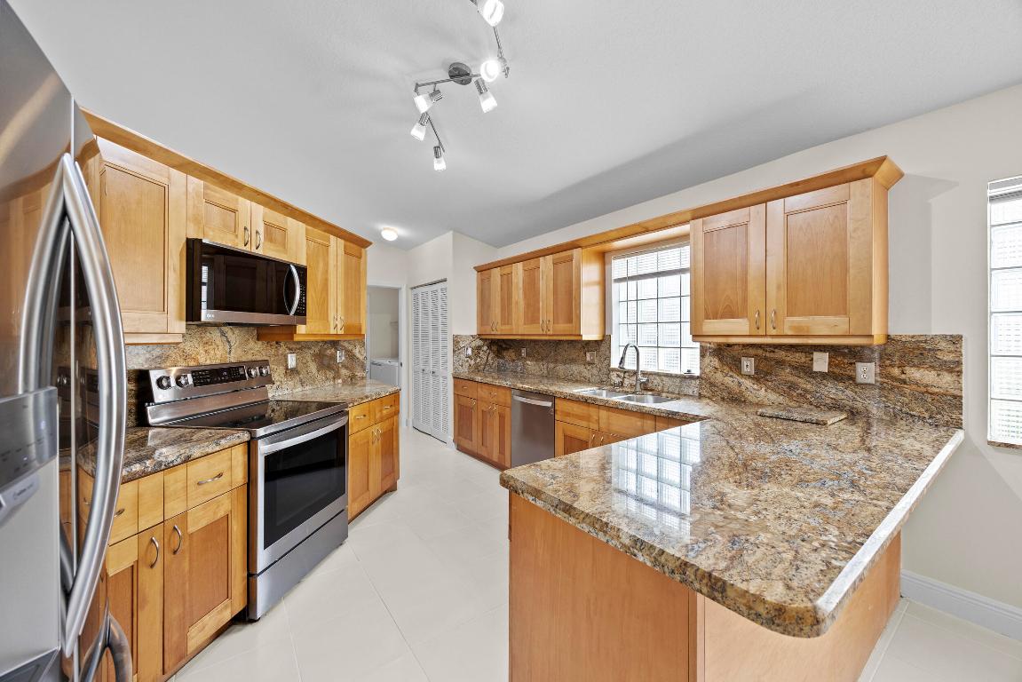 HARBOUR SPRINGS AT MISSION BAY - Residential