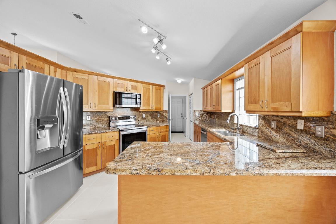 HARBOUR SPRINGS AT MISSION BAY - Residential