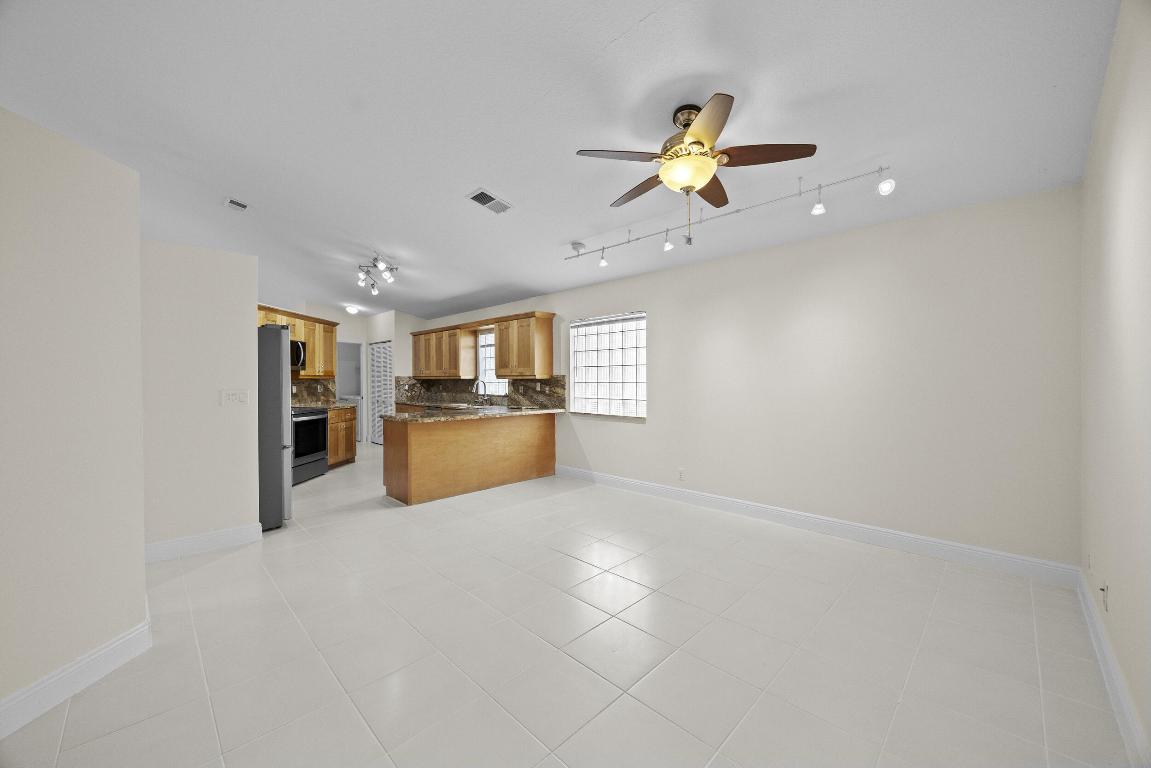 HARBOUR SPRINGS AT MISSION BAY - Residential