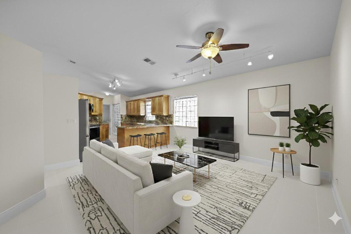 HARBOUR SPRINGS AT MISSION BAY - Residential