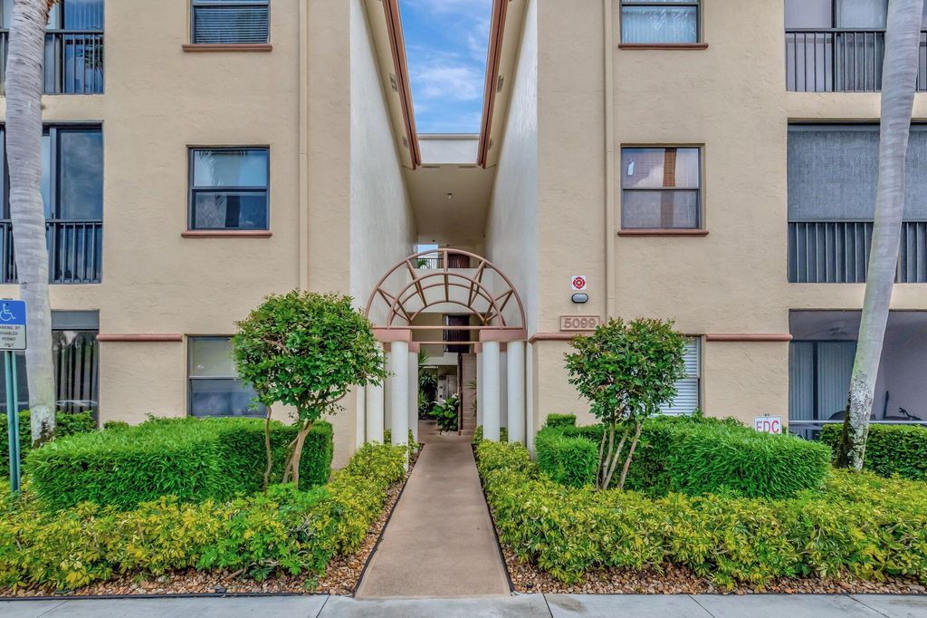 Photo of 5099 Splendido Court #K, Boynton Beach, FL 33437 (MLS # R11089084)