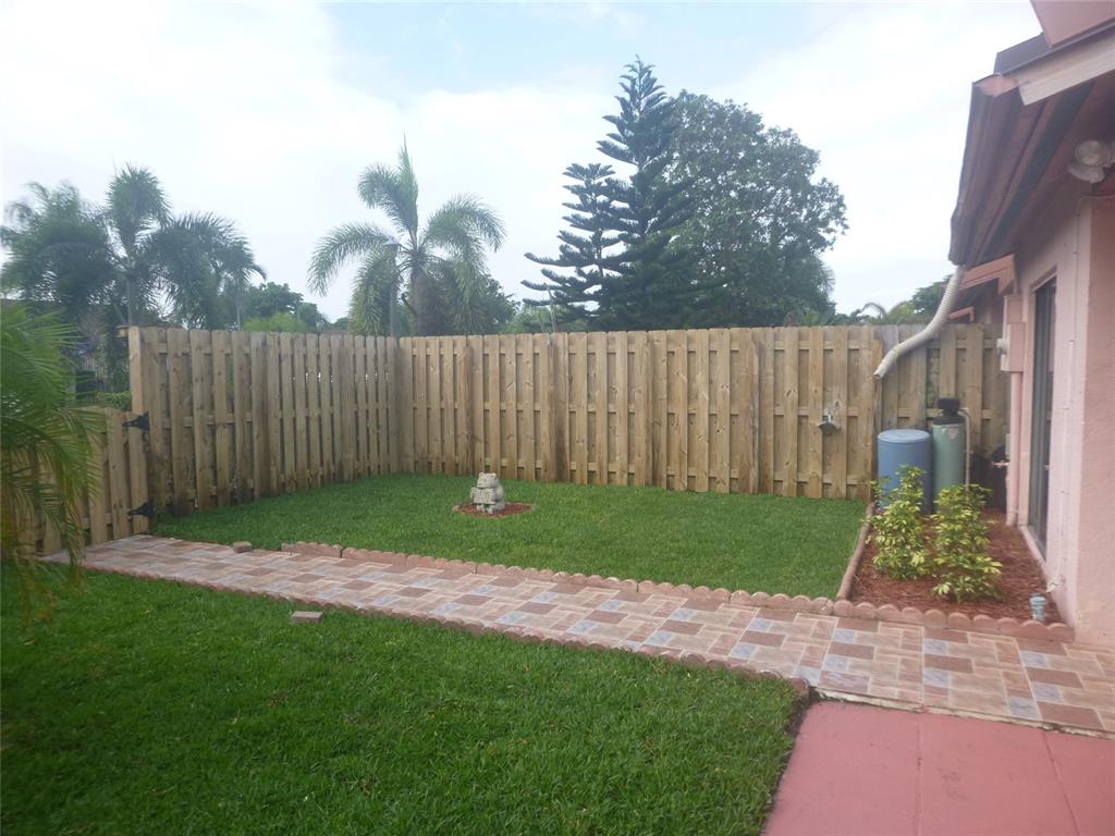 THE LAKES - Residential