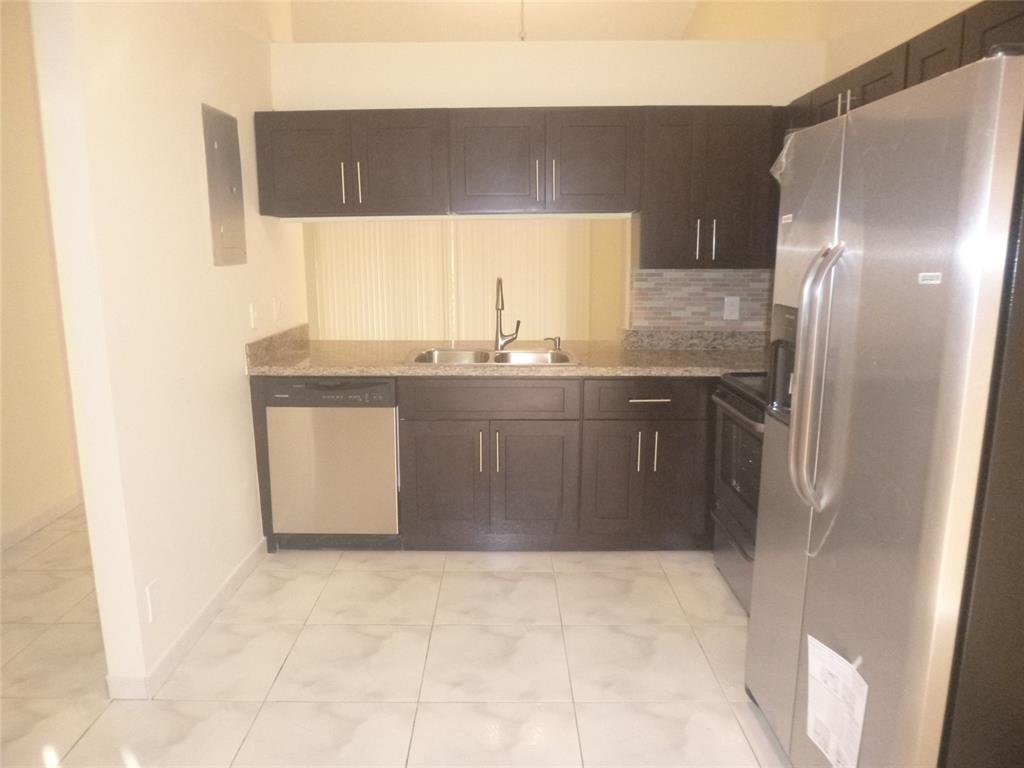 THE LAKES - Residential