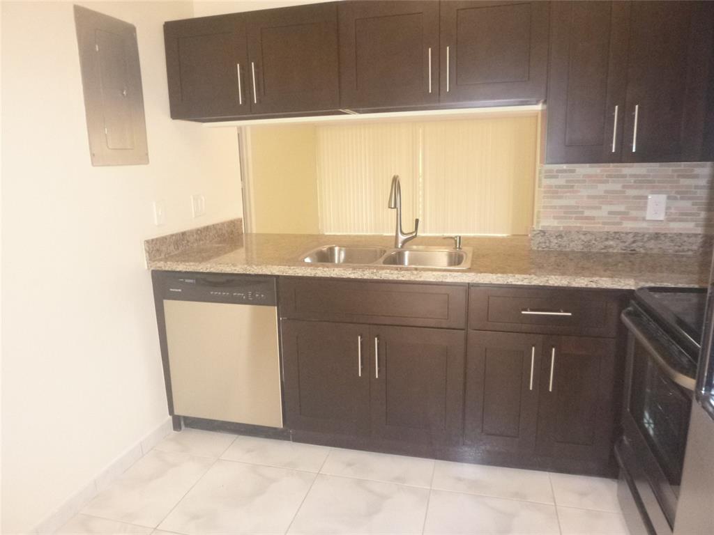 THE LAKES - Residential