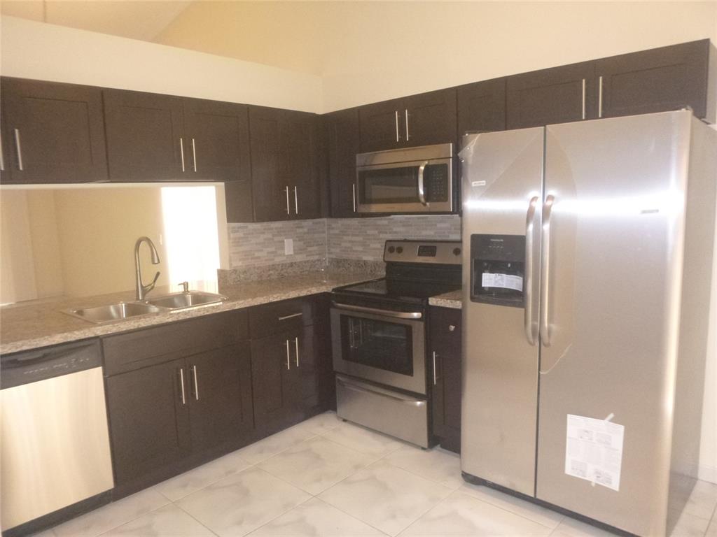 THE LAKES - Residential