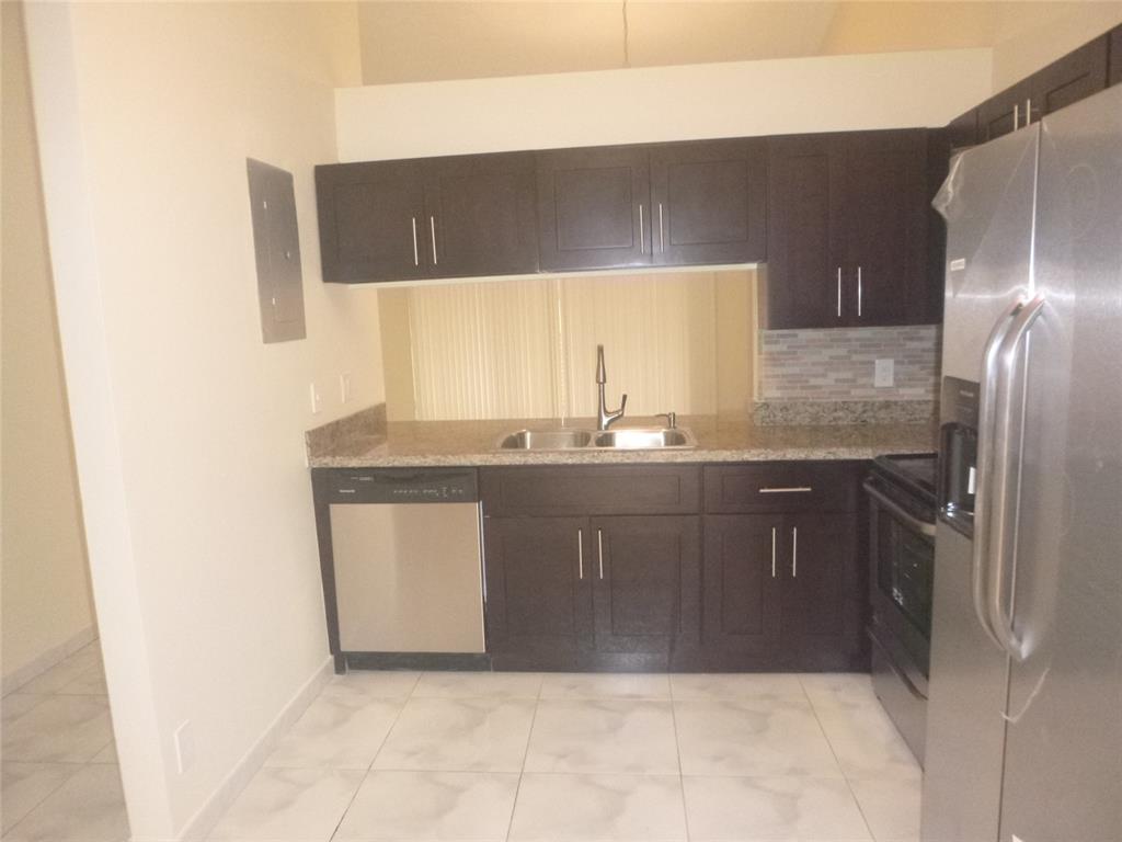 THE LAKES - Residential