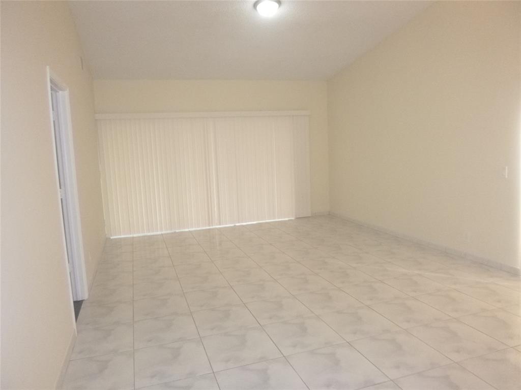 THE LAKES - Residential