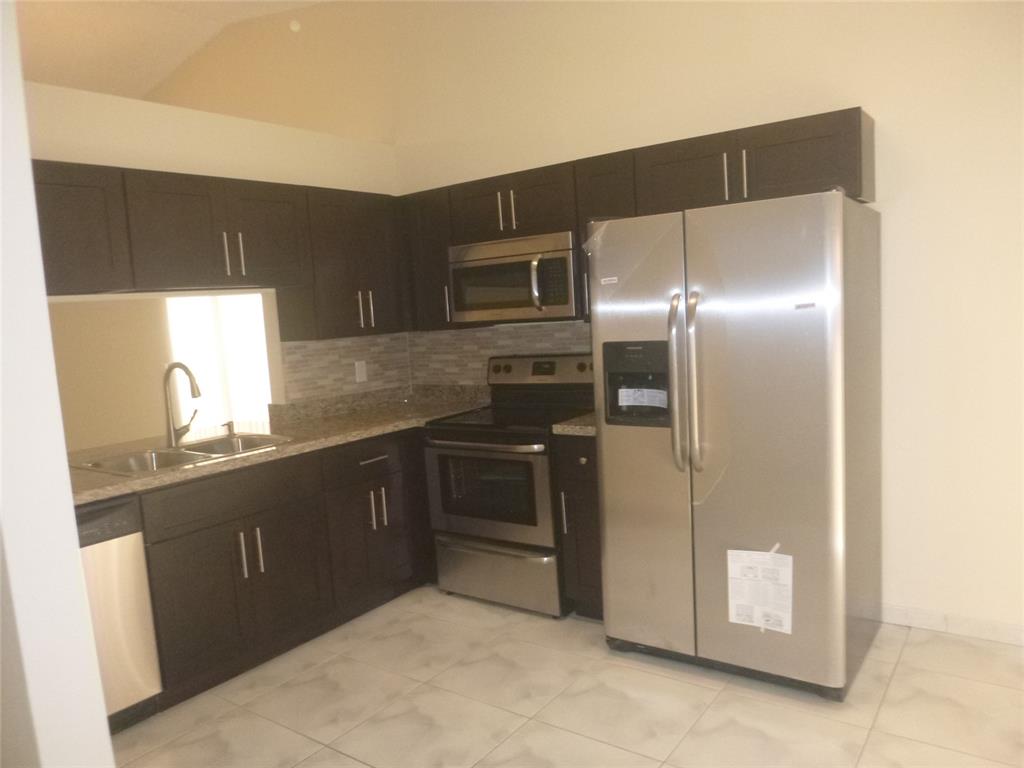 THE LAKES - Residential