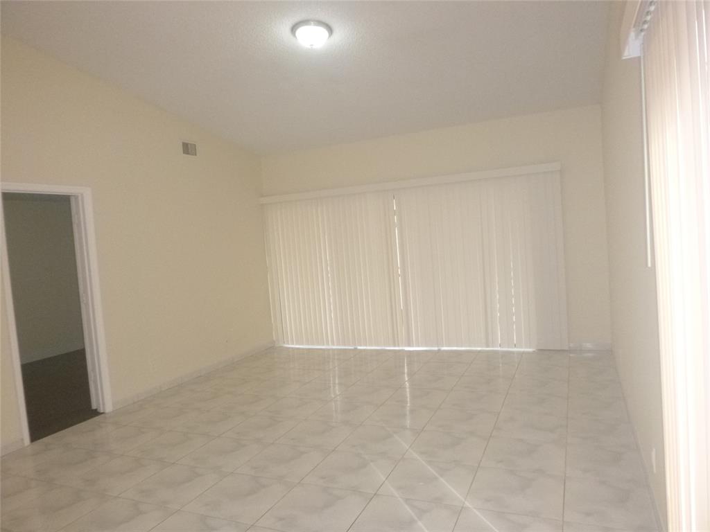 THE LAKES - Residential