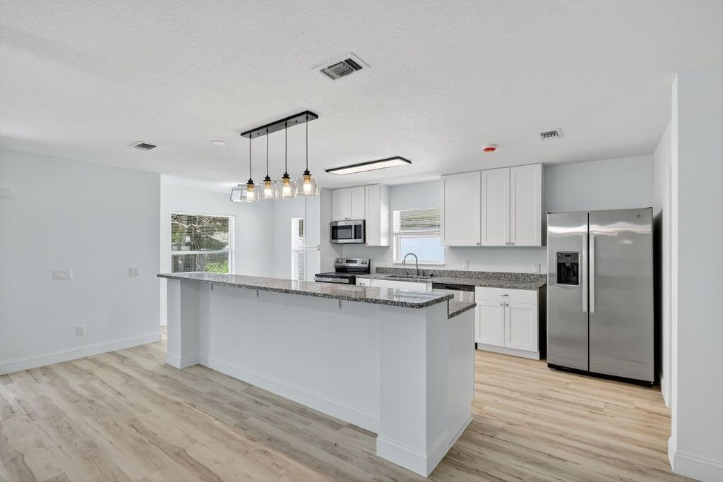 Photo of 2205 S 33rd Street, Fort Pierce, FL 34947 (MLS # F10544064)