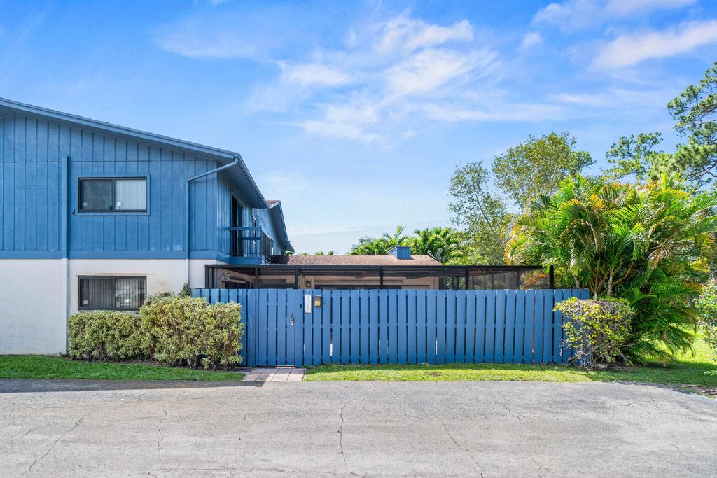 Photo of 4585 Holly Lake Drive, Lake Worth, FL 33463 (MLS # B26028023)
