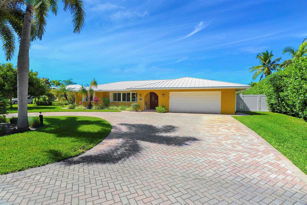 Photo of 147 Gulfstream Drive, Tequesta, FL 33469 (MLS # R10968095)