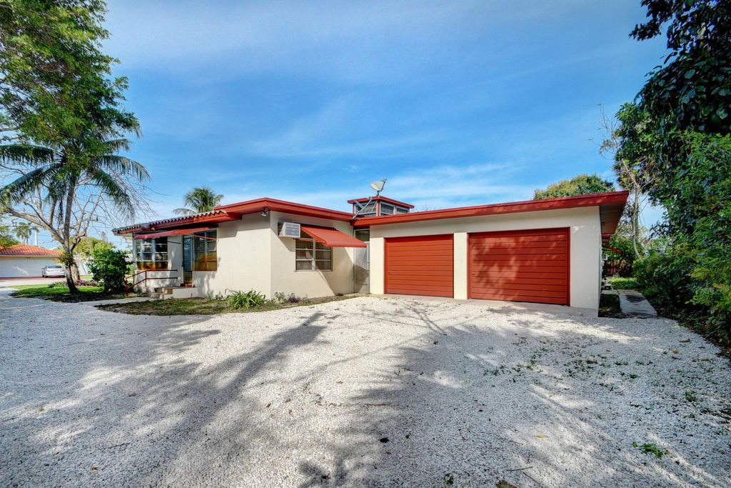 Photo of 815 Worthmore Drive, Lake Worth Beach, FL 33460 (MLS # R10974379)