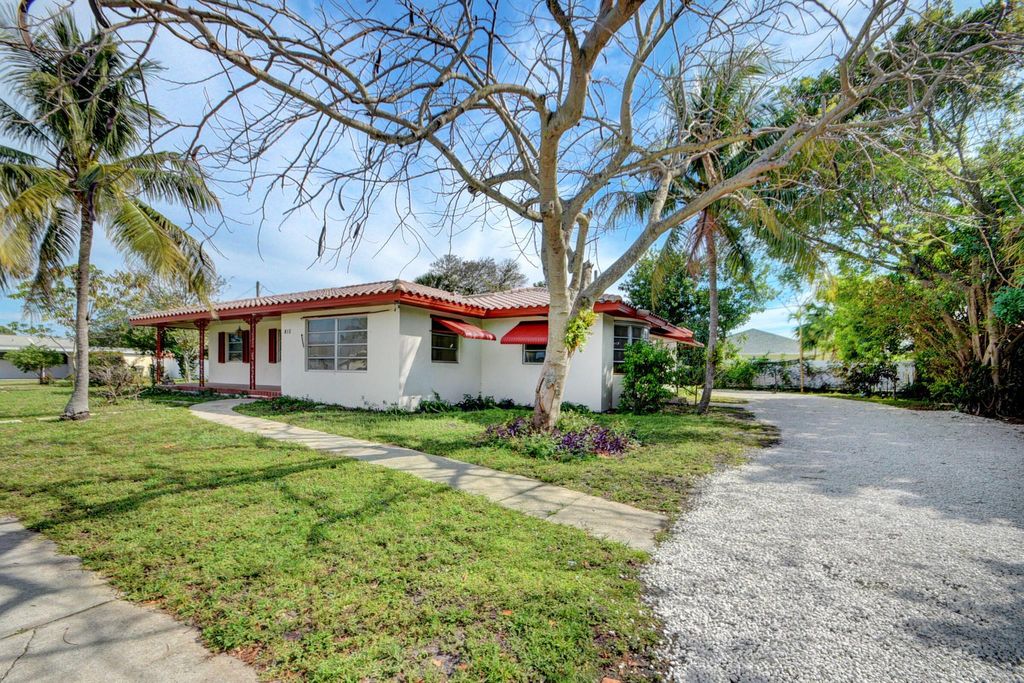 Photo of 815 Worthmore Drive, Lake Worth Beach, FL 33460 (MLS # R10974379)