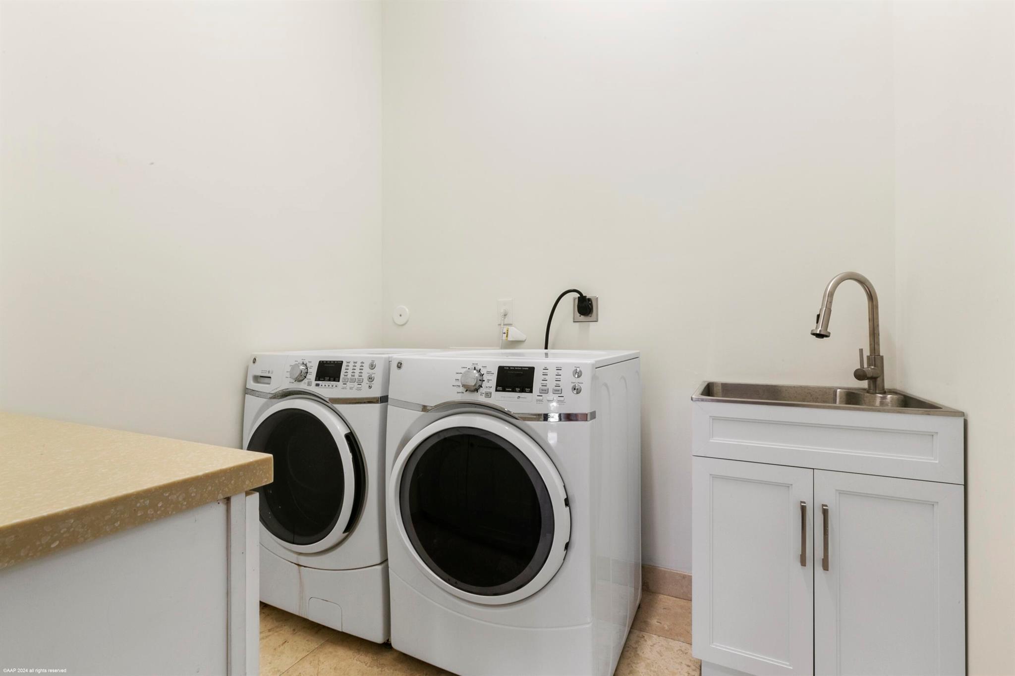 PALM BEACH POINT - Residential