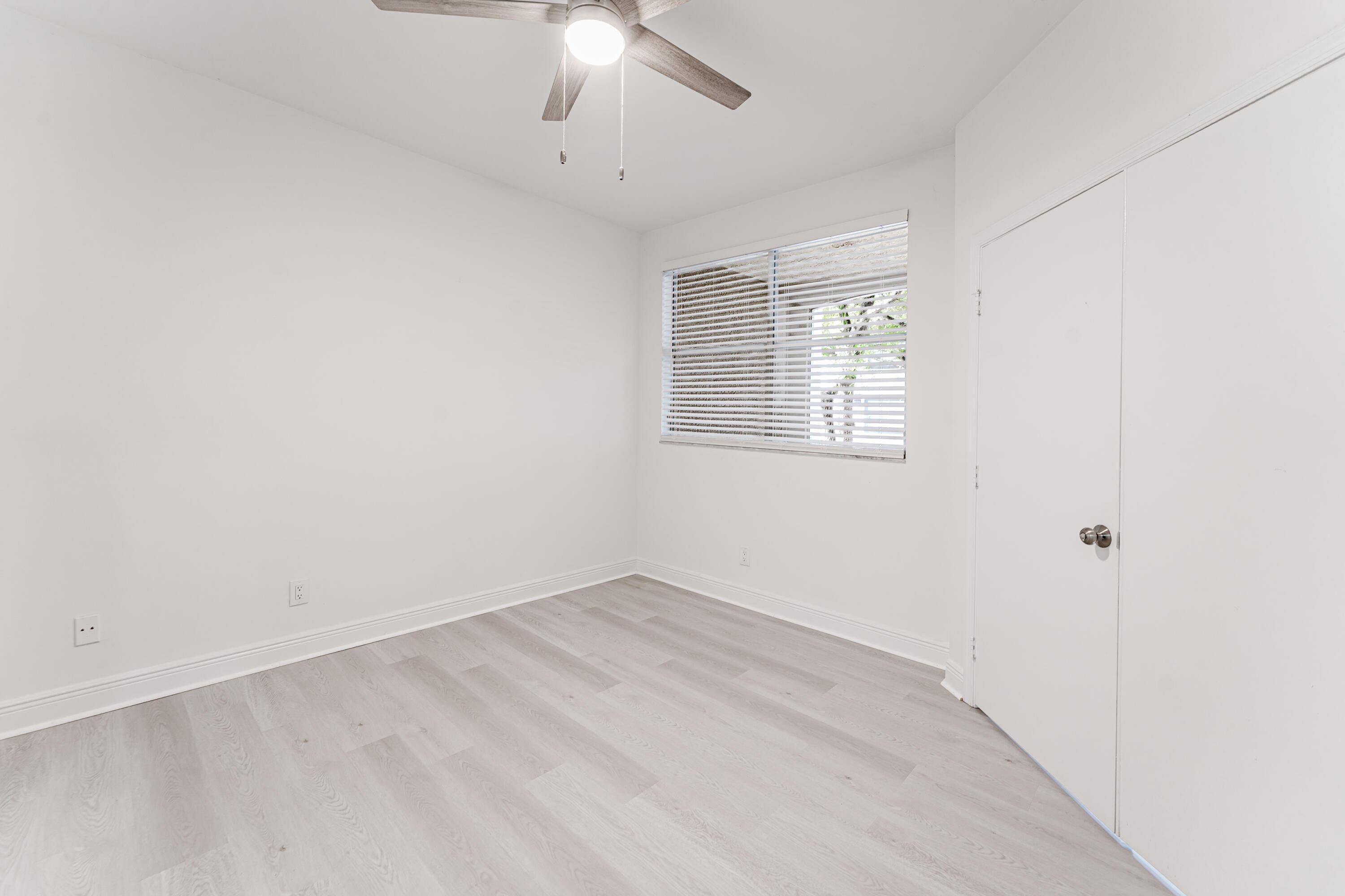 ESTADA OF LOS PASEOS - Residential Lease