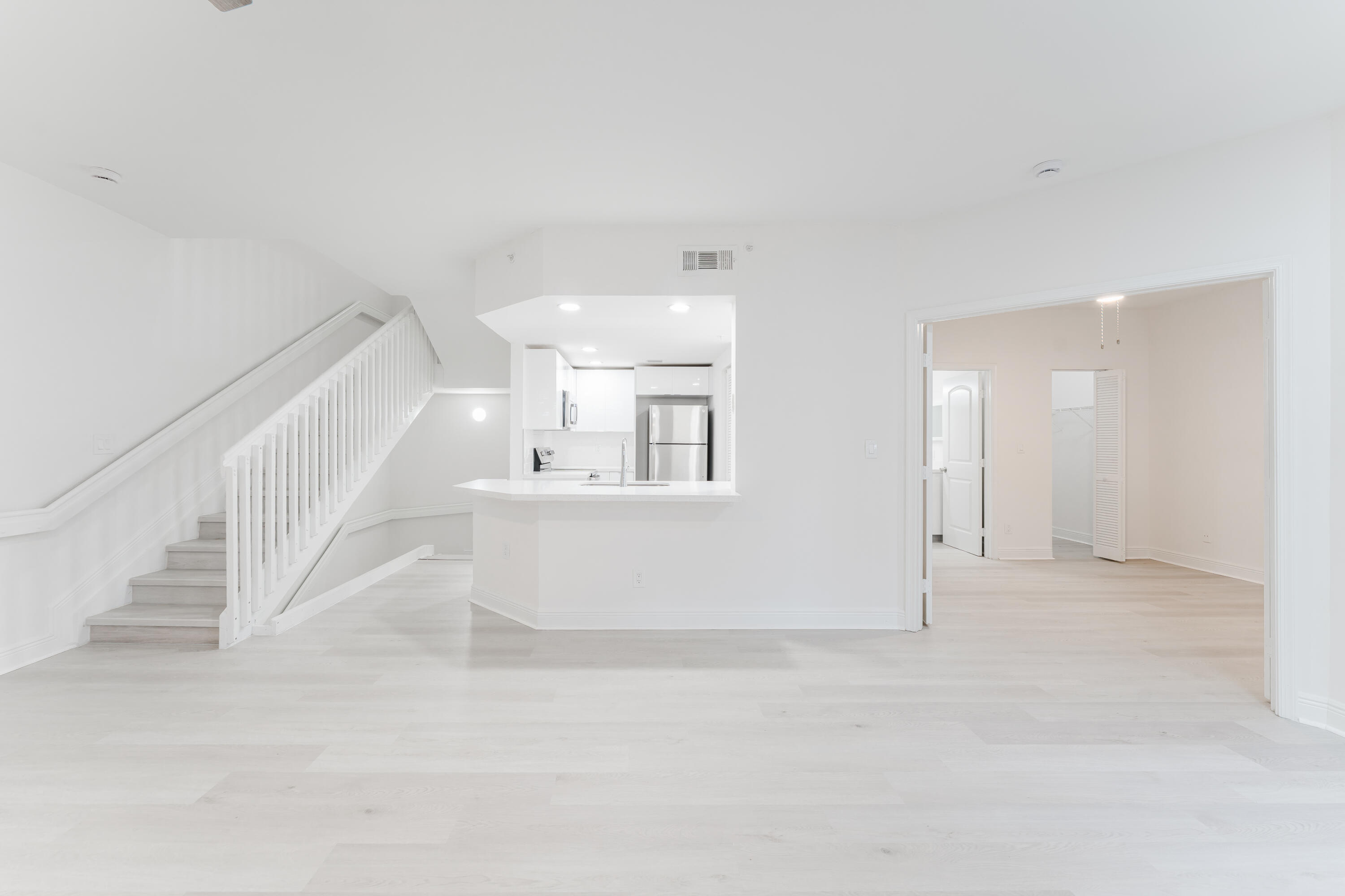 ESTADA OF LOS PASEOS - Residential Lease