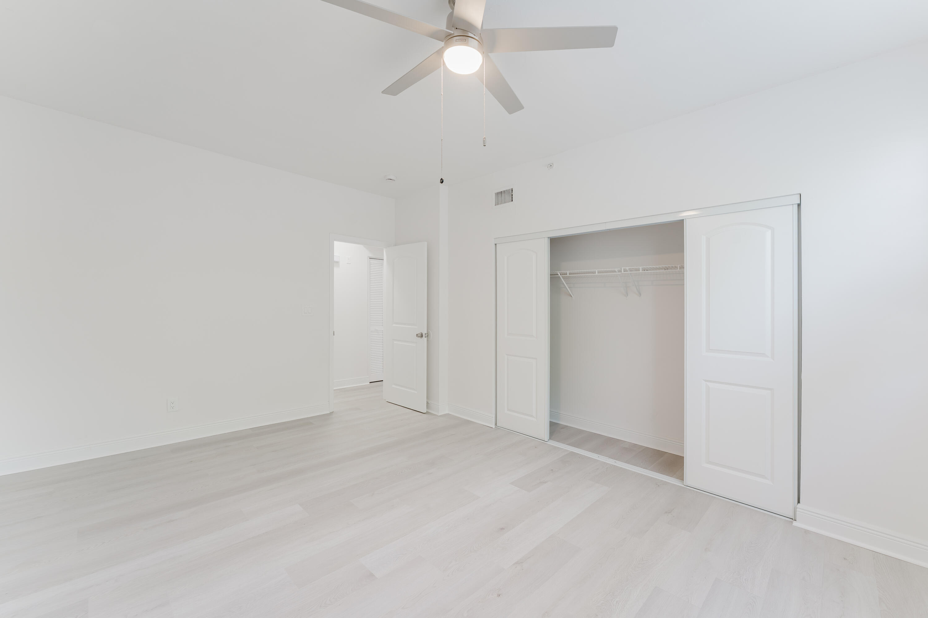 ESTADA OF LOS PASEOS - Residential Lease