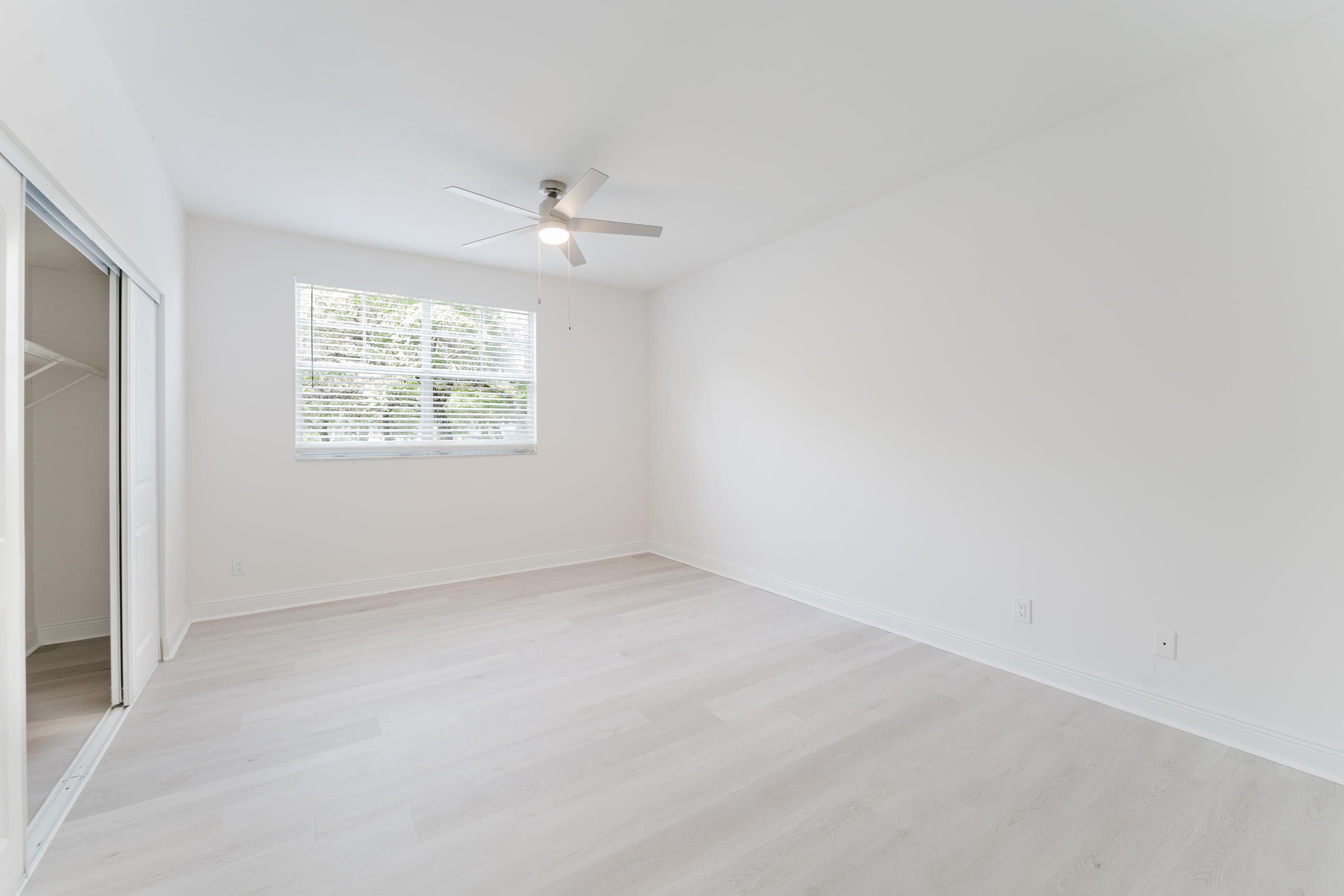 ESTADA OF LOS PASEOS - Residential Lease