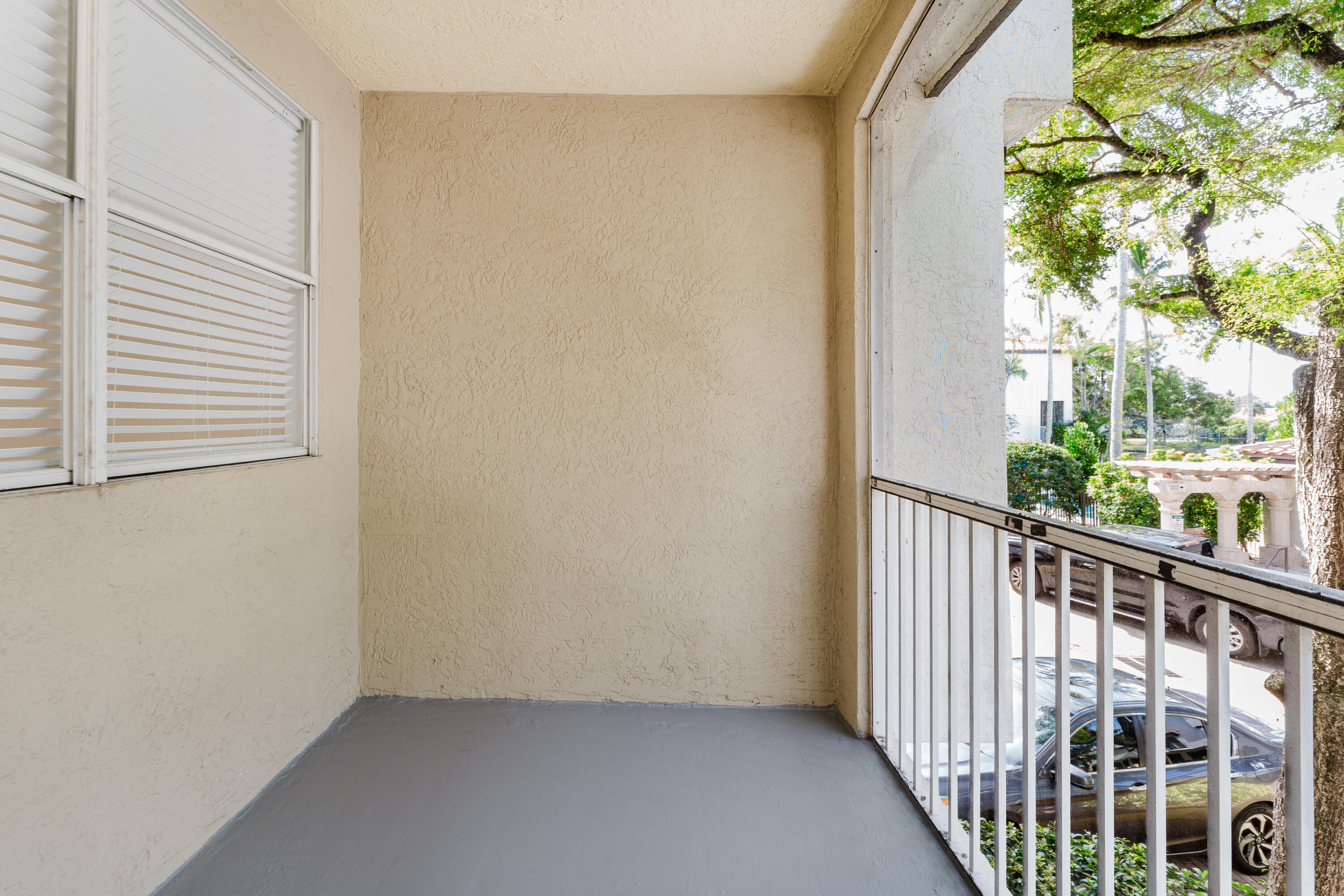 ESTADA OF LOS PASEOS - Residential Lease