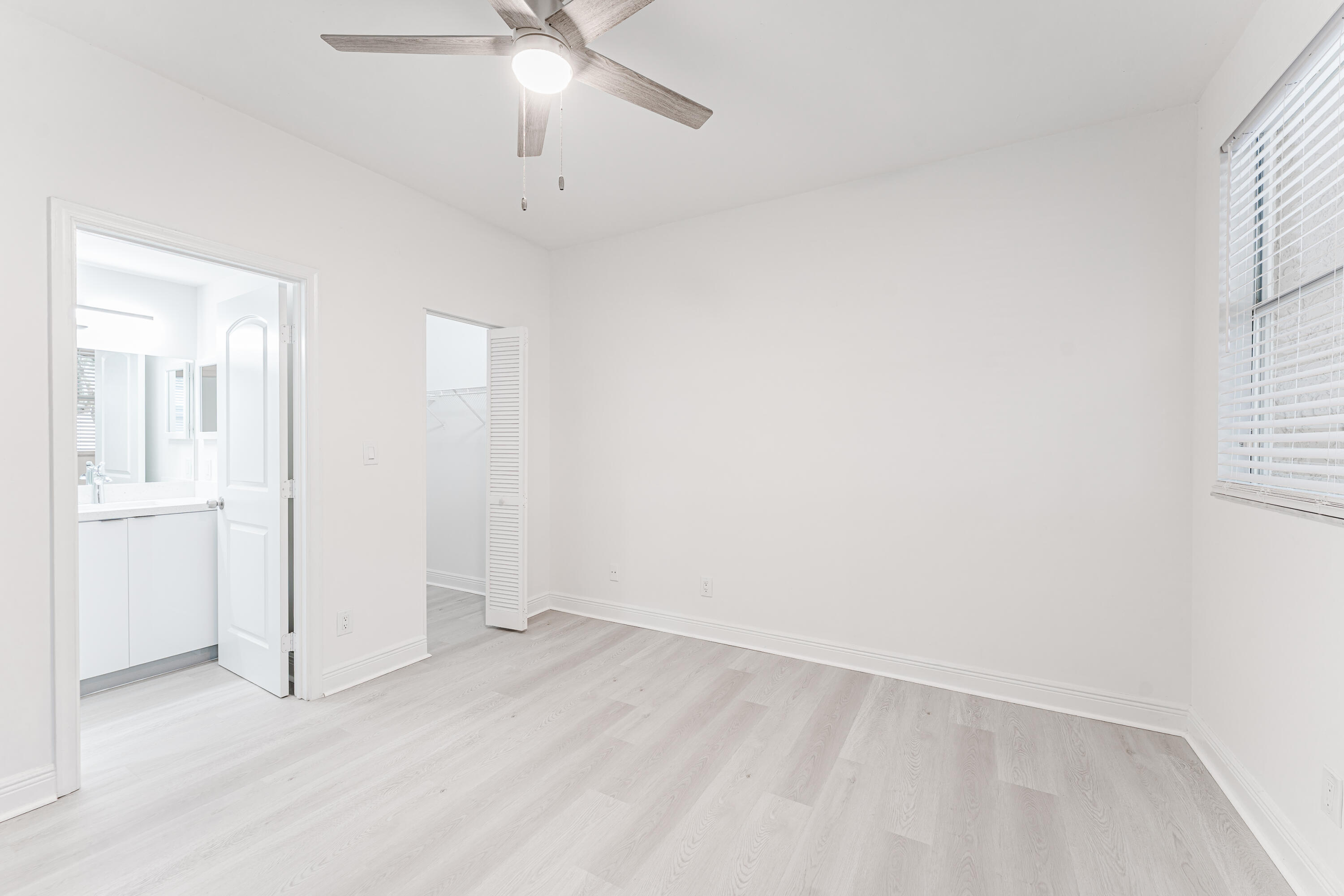 ESTADA OF LOS PASEOS - Residential Lease