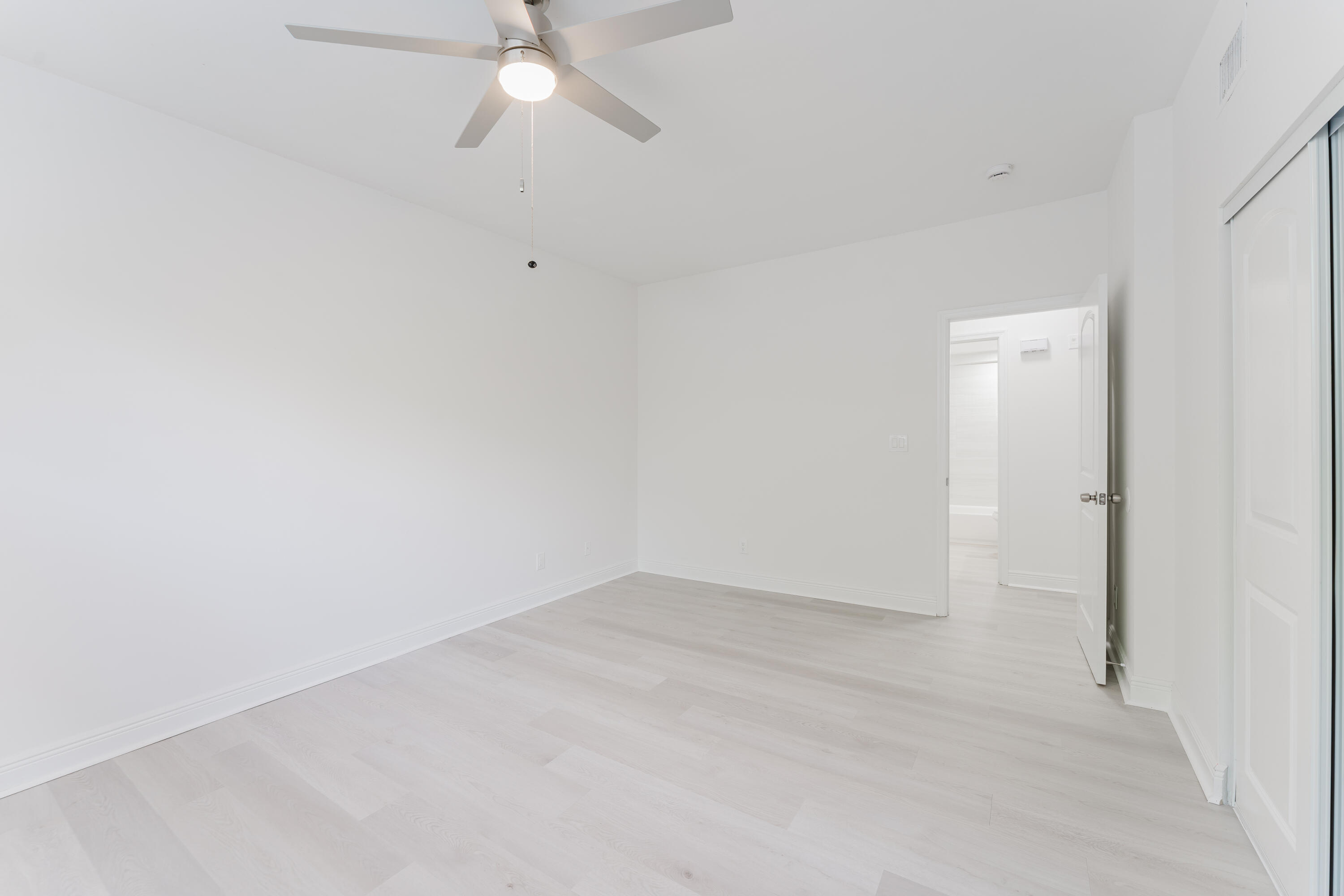 ESTADA OF LOS PASEOS - Residential Lease