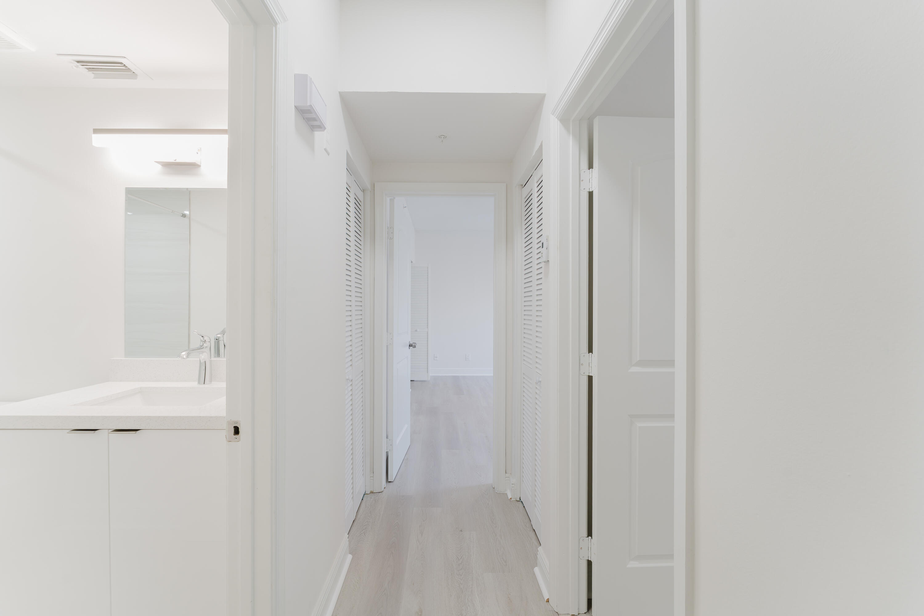 ESTADA OF LOS PASEOS - Residential Lease