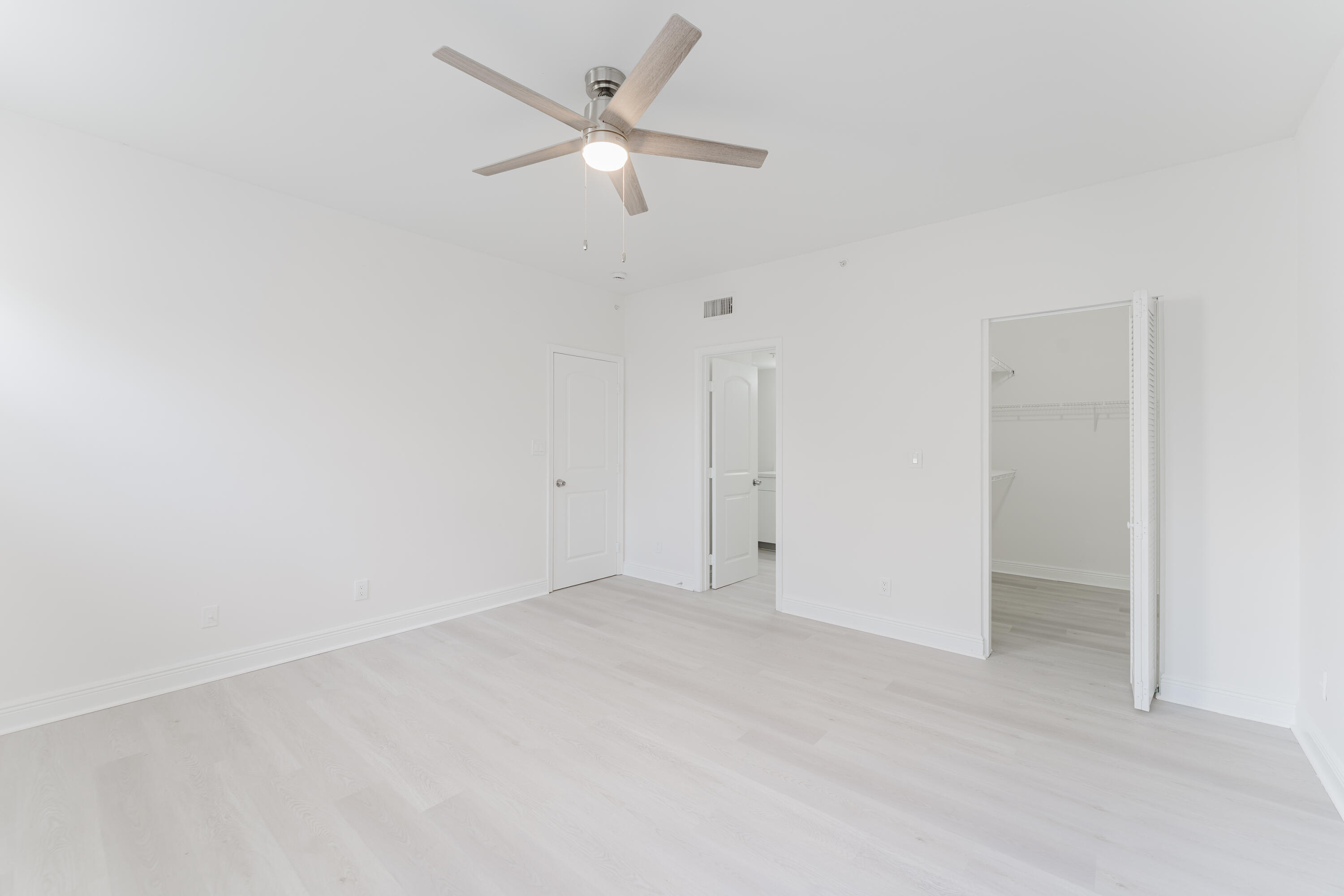 ESTADA OF LOS PASEOS - Residential Lease