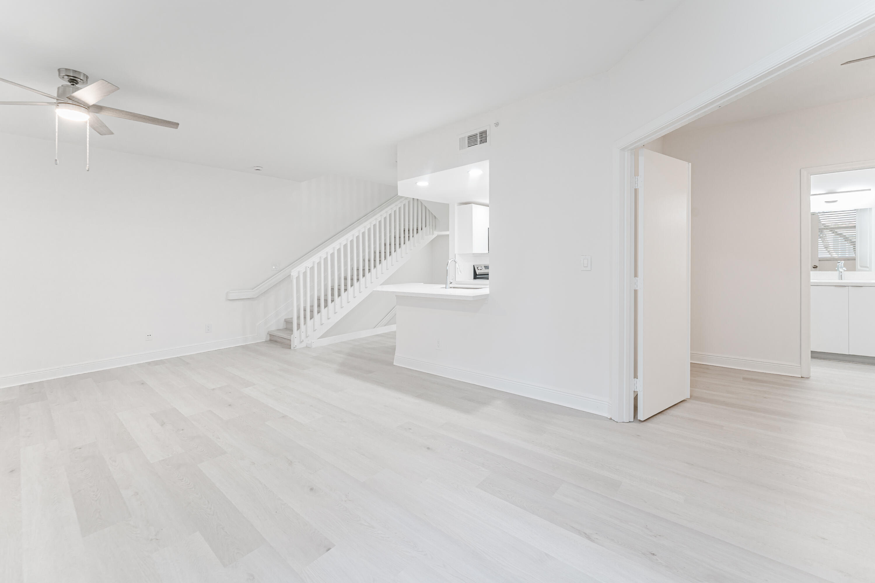 ESTADA OF LOS PASEOS - Residential Lease